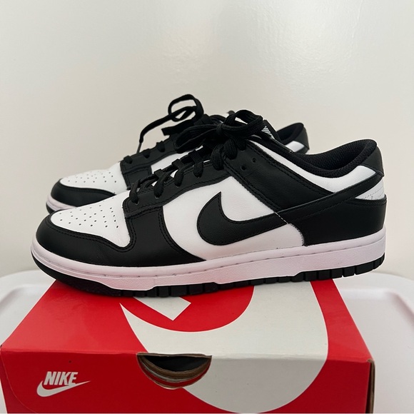 In box Nike women’s dunk low black and white - Picture 8 of 12